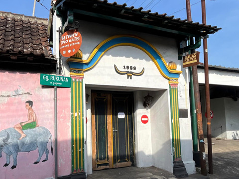 Pintu wisata heritage Between Two Gates di Kampung Alun-alun, Kotagede, Kota Yogyakarta ditutup sementara untuk wisatawan. Foto: Dok. Istimewa