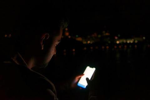 Satu thread panjang di media sosial bisa membuat seseorang merasa telah menemukan jawaban atas semua yang ia rasakan padahal proses memahami diri jauh lebih kompleks dari itu. (Foto: Unsplash)
