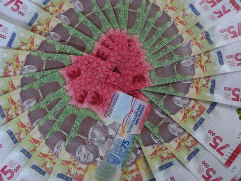 Gambar uang pecahan Rp75.000,-. Foto: Pexels.com