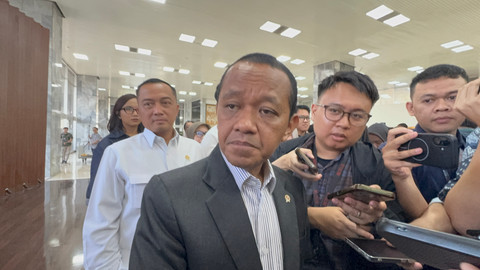 Menteri Energi dan Sumber Daya Mineral (ESDM) Bahlil Lahadalia saat ditemui di kompleks parlemen Senayan, Senin (8/6/2026). Foto: Fariza Rizky Ananda/kumparan