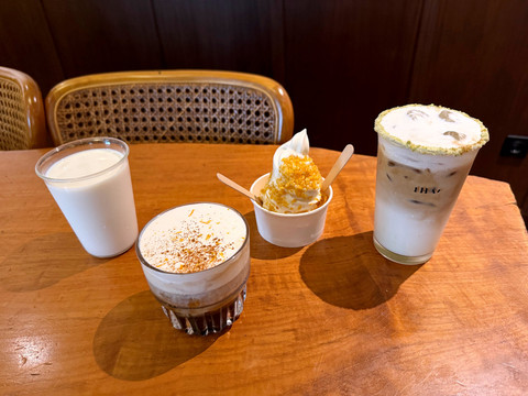 Aneka menu makanan dan minuman di cafe Gotham, Taman Gandaria Tengah, Jakarta Selatan. Foto: Azalia Amadea/kumparan