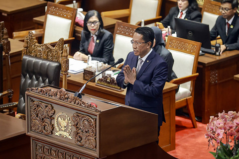 Menteri Hukum Supratman Andi Agtas menyampaikan tanggapan pemerintah pada Rapat Paripurna Ke-21 DPR RI Masa Persidangan V Tahun Sidang 2025-2026 di Kompleks Parlemen, Senayan, Jakarta, Selasa (9/6/2026).  Foto: Dhemas Reviyanto/ANTARA FOTO