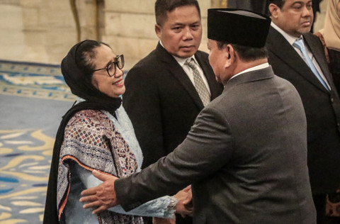 Kepala Badan Gizi Nasional yang baru dilantik, Nanik S Deyang, menghadiri upacara pelantikannya di Istana Kepresidenan, Jakarta, Senin (8/6/2026). Foto: STR / AFP