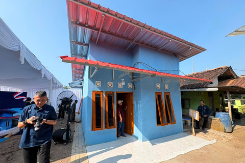 Rumah yang telah diperbaiki program Bantuan Sosial Bedah Rumah oleh Kementerian Imigrasi dan Pemasyarakatan di Desa Warungkiara, Sukabumi, Jawa Barat, Rabu (10/6/2026). Foto: Nauval Pratama/kumparan