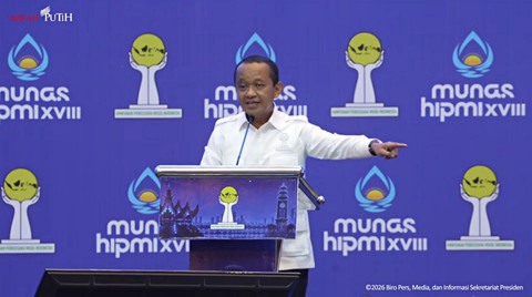 Menteri ESDM sekaligus Ketua Dewan Kehormatan HIPMI Bahlil Lahadalia memberikan paparan saat acara pembukaan Musyawarah Nasional (Munas) ke-XVIII Himpunan Pengusaha Muda Indonesia (HIPMI), di Lampung, Rabu (10/6/2026). Foto: YouTube/ Sekretariat Presiden