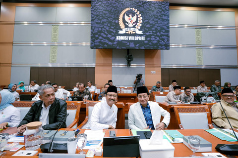 Menteri Sosial Saifullah Yusuf didampingi Wakil Menteri Sosial Agus Jabo Priyono menyaksikan demonstrasi digitalisasi bansos dalam Raker bersama Komisi VIII DPR RI di Jakarta, Rabu (10/6/2026). Foto: Dok. Biro Humas Kemensos / Ikhwan Syah Ishar