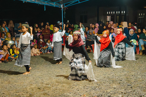 Pagelaran Kesenian Ngibi di Kantor Desa Soligi, Pulau Obi, Halmahera Selatan, pada 9 Juni 2026. Foto: Dok. Istimewa