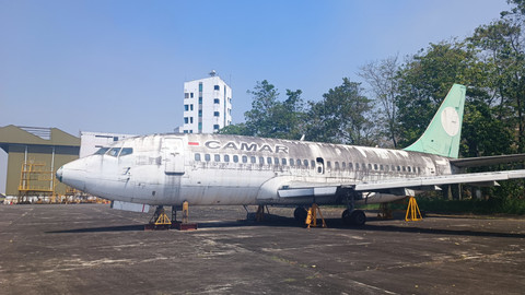 Pesawat Boeing 737-200 PK-IJJ "Tak Bertuan" yang terparkir di apron depan Hanggar N219 PT Dirgantara Indonesia (PTDI) Bandung, Kamis (11/6/2026). Foto: Abisatya/kumparan
