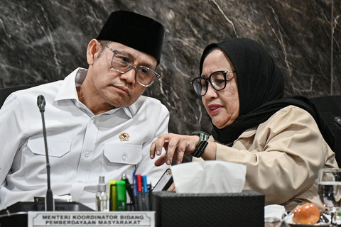 Menko PM Muhaimin Iskandar dengan Kepala BGN Nanik S Deyang saat mengikuti rapat koordinasi peningkatan kualitas program MBG dan SPPG terpencil di Kantor Kemenko Bidang Pangan, Jakarta, Kamis (11/6/2026). Foto: Fauzan/ANTARA FOTO