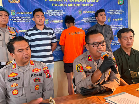Jumpa pers kasus perampokan terhadap seorang ibu dan anak di Mapolsek Cimanggis, Kamis (11/6/2026). Foto: kumparan