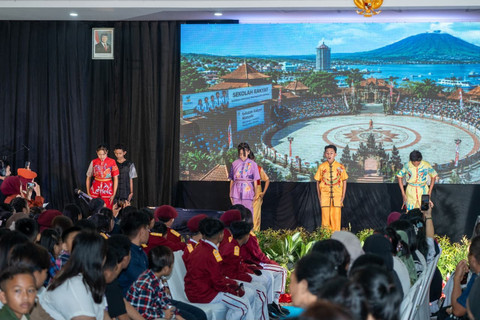 Menteri Sosial Saifullah Yusuf atau Gus Ipul melakukan kunjungan dalam rangka Open House di Sekolah Rakyat Menengah Pertama (SRMP) 21 Manado, Sulawesi Utara, Kamis (11/6/2026). Foto: Biro Humas Kemensos/Faqih Barelvi