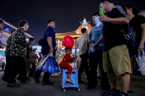 Warga mengunjungi Jakarta Fair 2026 di JIExpo Kemayoran, Jakarta, Kamis (11/6/2026). Foto: Jamal Ramadhan/kumparan