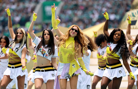 Penyanyi Shakira tampil dalam pembukaan sebelum berlangsungnya pertandingan Grup A Piala Dunia FIFA 2026 antara Meksiko dan Afrika Selatan di Estadio Azteca, Mexico City, Meksiko, Kamis (11/6/2026). Foto: Kai Pfaffenbach/REUTERS