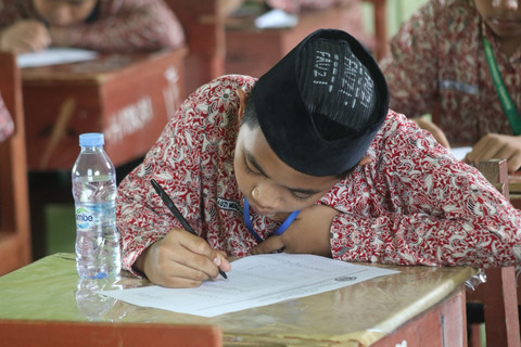 Ilustrasi siswa mengerjakan soal ujian. Foto: Muhaimin Abdul Aziz/Pexels