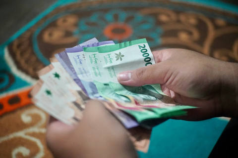 Ilustrasi uang rupiah sebagai simbol biaya pendidikan. Foto: Naufal Jajuli/Unsplash