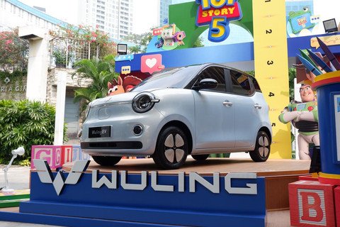 Mobil listrik Wuling EV di Central Park Jakarta. Foto: Sena Pratama/kumparan