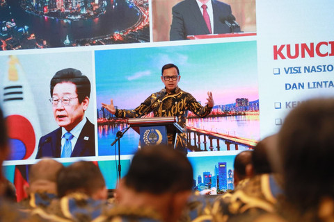 Wamendagri Bima Arya dorong Sekretariat DPRD jadi jembatan komunikasi guna jaga keharmonisan sinergi eksekutif, legislatif, dan Forkopimda, Jumat (12/6/2026). Foto: Dok. Kemendagri
