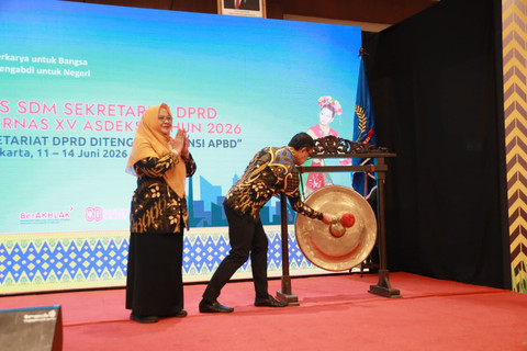 Wamendagri Bima Arya dorong Sekretariat DPRD jadi jembatan komunikasi guna jaga keharmonisan sinergi eksekutif, legislatif, dan Forkopimda, Jumat (12/6/2026). Foto: Dok. Kemendagri