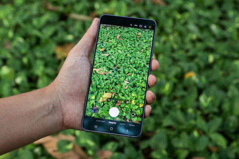 Layar Galaxy S26 Ultra mereproduksi warna yang akurat dan detail. Foto: Syawal Darisman/kumparan