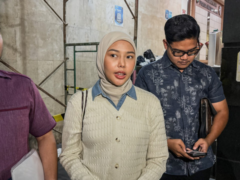Selebgram Dara Arafah usai diperiksa terkait Hanania Travel. Foto: Aprilandika Pratama/kumparan