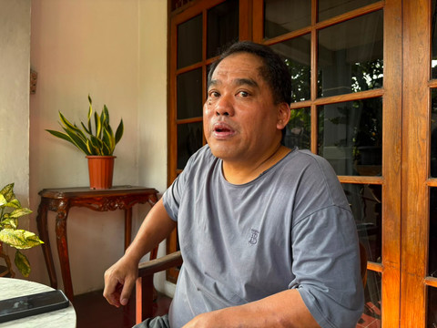 Edwin (58), Ketua RW 01 Sempur, Kota Bogor saat ditemui di kediamannya pada Sabtu (13/6/2026). Foto: Ryan Iqbal/kumparan