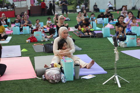 Yoga bersama anak di kumparanMOM Playdate. Foto: kumparan