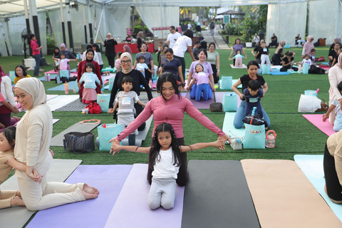 Yoga bersama anak di kumparanMOM Playdate. Foto: kumparan