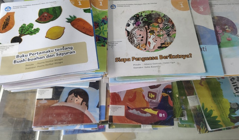 Buku-buku sederhana sering kali menjadi awal dari lahirnya pembaca yang kritis, kreatif, dan siap menghadapi perubahan zaman.Foto dokumen pribadi.