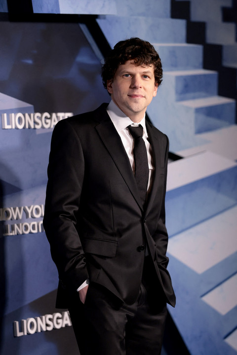 Jesse Eisenberg menghadiri pemutaran perdana film Lionsgate "Now You See Me: Now You Don't" di New York, pada 10 November 2025. Foto: Dimitrios Kambouris/Getty Images/AFP
