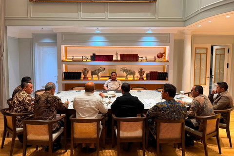 Presiden Prabowo Subianto memanggil sejumlah Anggota dan Menteri Kabinet Merah Putih ke kediaman pribadinya di Kertanegara, Jakarta, Minggu (14/6/2026). Foto: Instagram/ @sekretariat.kabinet