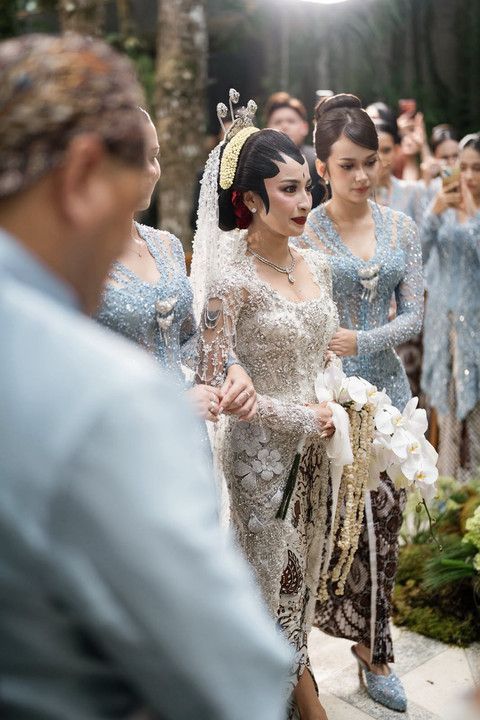 Jennifer Coppen dan Justin Hubner resmi menikah di Tirtha Bali, Uluwatu, Bali, pada Jumat (12/6/2026). Foto: Dok. Bridestory
