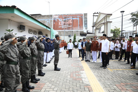 Mensos Saifullah Yusuf (Gus Ipul) saat mengunjungi Sekolah Rakyat Menengah Pertama (SRMP) 3 Pekanbaru, Riau, pada Minggu (14/6/2026). Foto: Kemensos RI