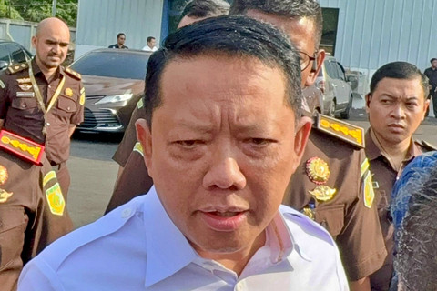 Jampidsus, Febrie Ardiansyah saat memberikan keterangan usai menghadiri kegiatan Penyerahan Hasil Lelang BPA Fair 2026 ke Kementerian Keuangan di Kantor Badan Pemulihan Aset Kejaksaan RI, Jakarta, Senin (15/6/2026). Foto: Jeni Ritanti/kumparan