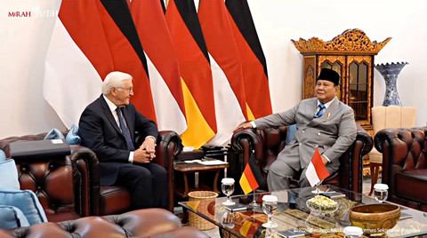 Presiden RI Prabowo Subianto duduk bersama Presiden Republik Federal Jerman Frank-Walter Steinmeier di Istana Merdeka, Jakarta, Senin (15/6/2026). Foto: YouTube/ Sekretariat Presiden