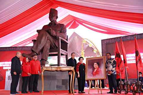 Ketua Umum PDIP, Prof. Dr. (H.C.) Megawati Soekarnoputri, saat meresmikan renovasi Istana Gebang yang terletak di Jl. Sultan Agung No.59, Sananwetan, Kecamatan Sananwetan, Kota Blitar, Jawa Timur, Senin (15/6/2026). Foto: Dok. PDIP
