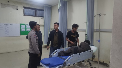 Seorang pria berinisial MR (22) warga Surabaya dikeroyok sejumlah orang di Jalan Raya Besel, Kecamatan Burneh, Bangkalan. Foto: Dok. Polres Bangkalan