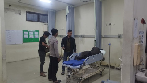 Seorang pria berinisial MR (22) warga Surabaya dikeroyok sejumlah orang di Jalan Raya Besel, Kecamatan Burneh, Bangkalan. Foto: Dok. Polres Bangkalan