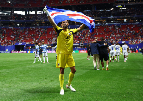Vozinha dari Tanjung Verde merayakan kemenangan setelah pertandingan Grup H Piala Dunia FIFA 2026 antara Spanyol vs Tanjung Verde di Stadion Atlanta, Atlanta, Georgia, AS, Senin (15/6/2026). Foto: Siphiwe Sibeko/REUTERS