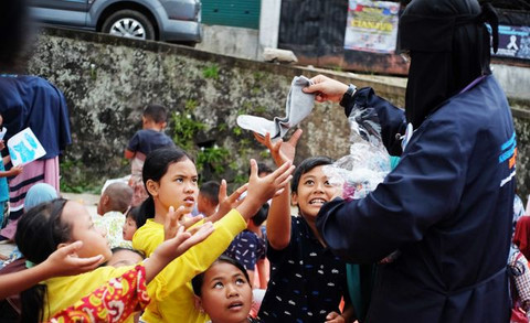Ilustrasi orang berbagi. Foto: Taufiq/pexels.