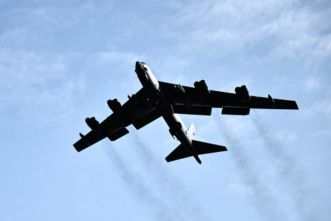 Pesawat pembom B-52 Stratofortress Angkatan Udara AS. Foto: Henry Nicholls/REUTERS