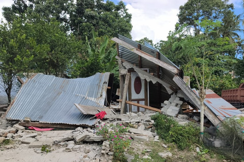 Kondisi rumah yang rusak terdampak gempa di Kabupaten Sigi, Palu, Sulawesi Tengah, Selasa (16/6/2026). Foto: Polres Sigi