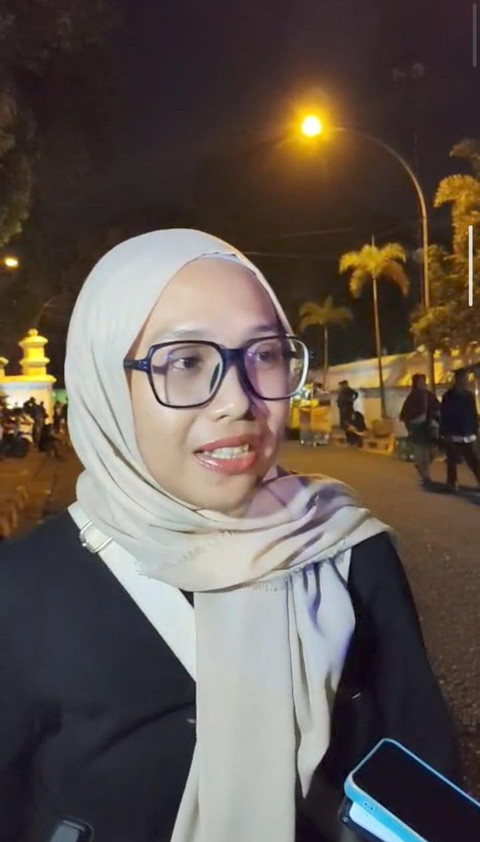 Antusias Anak Muda Ramaikan Tradisi Mubeng Beteng. Dok: kumparan/Arfiansyah Panji Purnandaru