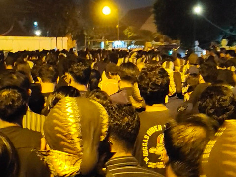Suasana Hajad Kawula Dalem Lampah Budaya Mubeng Beteng menyambut tahun baru Jawa 1 Suro Be 1960 di Keraton Yogyakarta, Rabu (17/6/2026). Foto: Arfiansyah Panji Purnandaru/kumparan