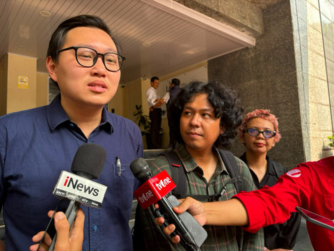 Anggota TAUD saat memberikan keterangan pers sebelum menjalani pemeriksaan di Polda Metro Jaya pada Rabu (17/6/2026). Foto: Ryan Iqbal/kumparan