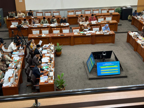Rapat kerja Komisi VIII DPR dengan Menag Nasaruddin Umar, Mensos Saifullah Yusuf, MenPPPA Arifah Fauzi, Menhaj Irfan Yusuf di Kompleks Parlemen, Senayan, Jakarta, Rabu (17/6/2026). Foto: Nasywa Athifah/kumparan