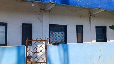 Kamar kost yang ditempati seorang wanita yang menjadi korban penyekapan dan penganiayaan di Cinunuk, Kecamatan Cileunyi, Kabupaten Bandung, Rabu (17/6/2026). Foto: Abisatya Ramdhani/kumparan