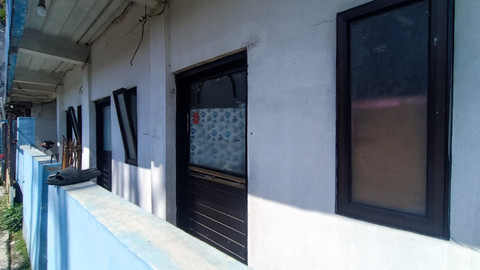 Kamar kost yang ditempati seorang wanita yang menjadi korban penyekapan dan penganiayaan di Cinunuk, Kecamatan Cileunyi, Kabupaten Bandung, Rabu (17/6/2026). Foto: Abisatya Ramdhani/kumparan