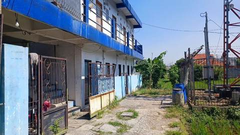 Kamar kost yang ditempati seorang wanita yang menjadi korban penyekapan dan penganiayaan di Cinunuk, Kecamatan Cileunyi, Kabupaten Bandung, Rabu (17/6/2026). Foto: Abisatya Ramdhani/kumparan