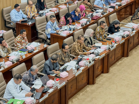 Menteri Koperasi Ferry Juliantono dalam Raker bersama Komisi VI DPR RI di Kompleks Parlemen Senayan, Jakarta Selatan, Rabu (17/6/2026). Foto: Najma Ramadhanya/kumparan