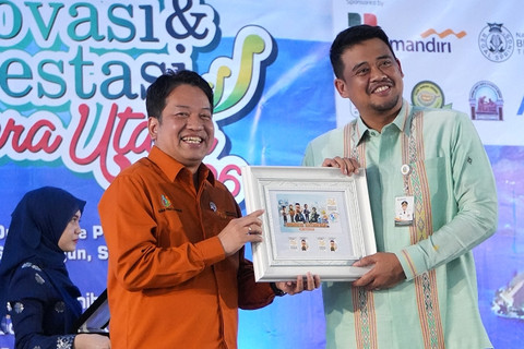 Wakil Kepala BPS RI, Sonny Harry Budiutomo Harmadi, secara resmi mencanangkan pelaksanaan Sensus Ekonomi 2026 di Kendari, Senin (15/6/2026). Foto: Dok. BPS